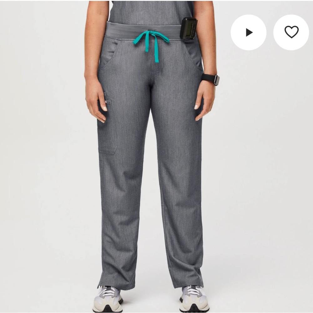 Figs Women’s Graphite Kade Cargo Scrub Pants Size Large